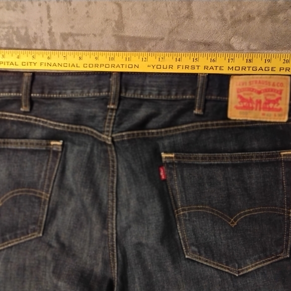Levi's 559 dark wash straight leg jeans! - Picture 6 of 7